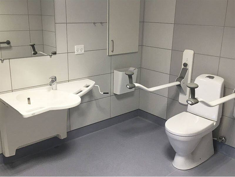Accessible bathroom with Ropox SupportLine washbasin